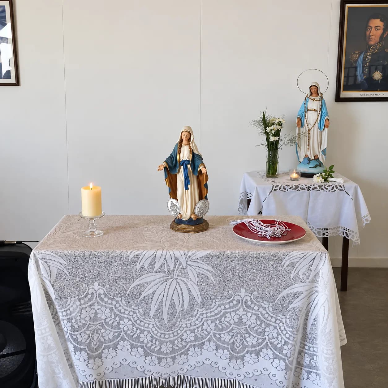 El altar con la imagen de la Virgen de la Medalla Milagrosa