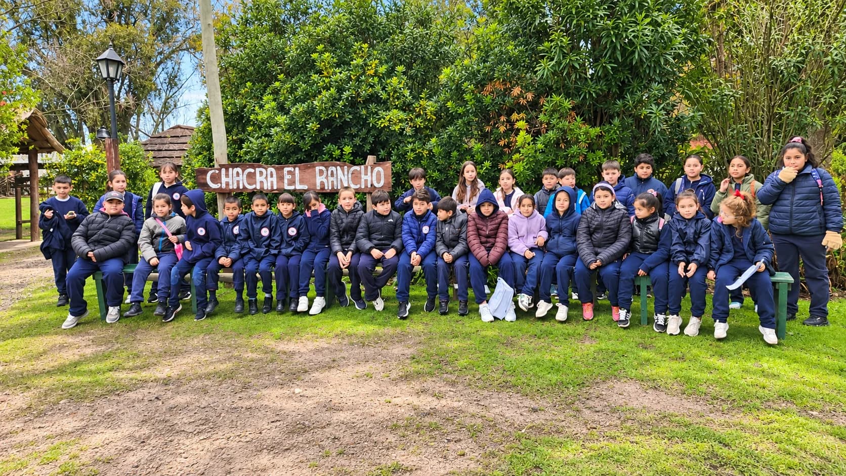 El grado completo durante una salida a la chacra